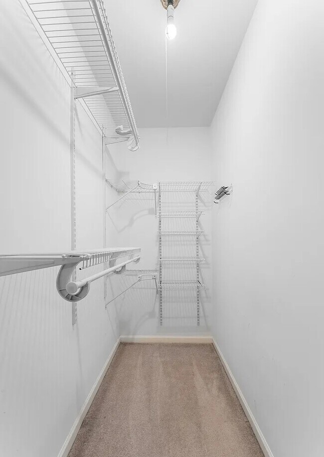 Foto del edificio - Modern & Spacious Rental Unit Available