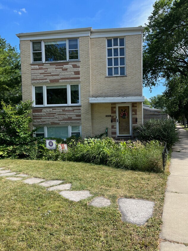 Foto principal - 5730 N Menard Ave
