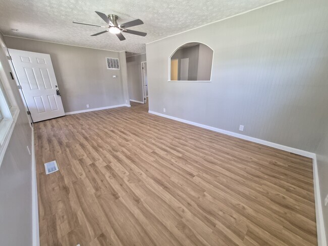 Foto del edificio - 464 Carol Dr