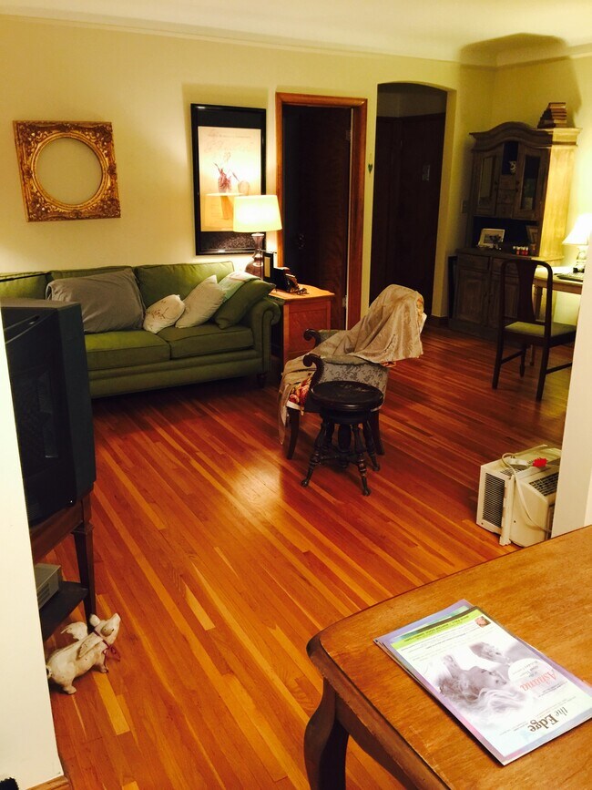 Foto del edificio - 234 Montrose Pl