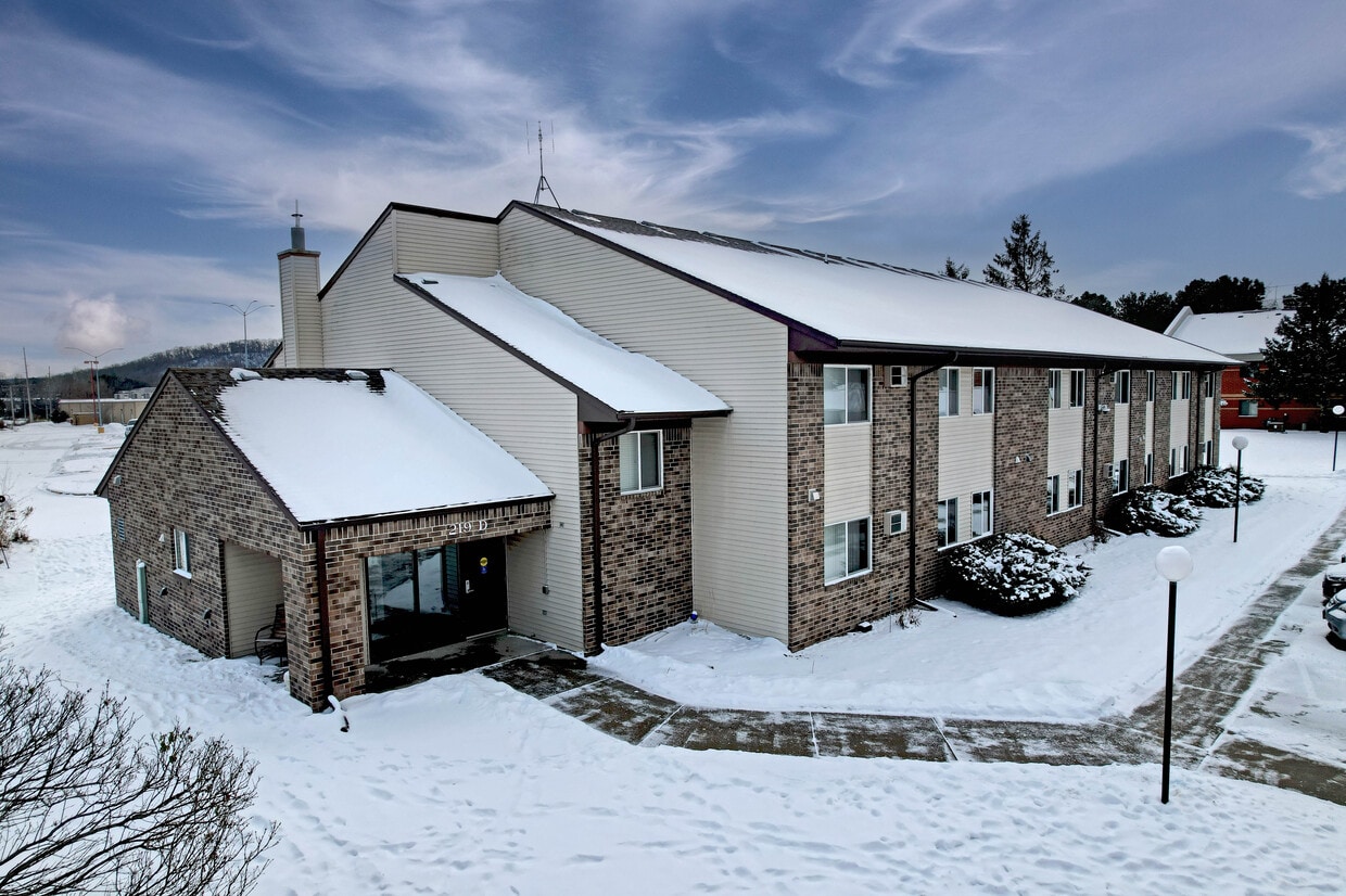 Building Photo - Trailside Acres 1