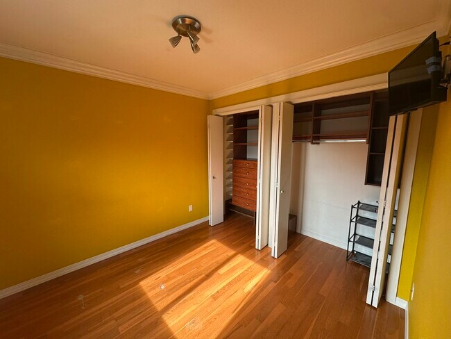 Building Photo - 701 S 59th St