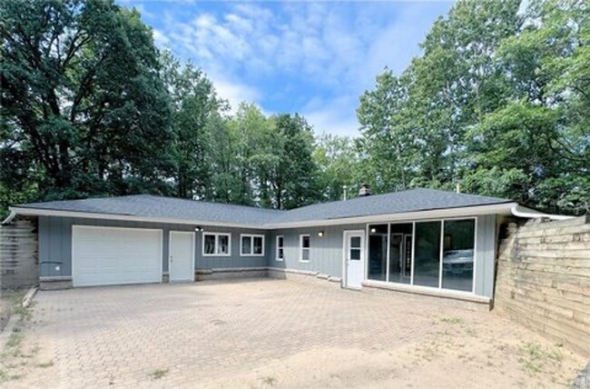 Foto del edificio - 5625 Rice Lake Rd NE