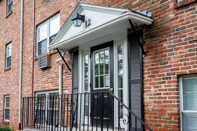 Foto del edificio - 12 Colonial Village Dr
