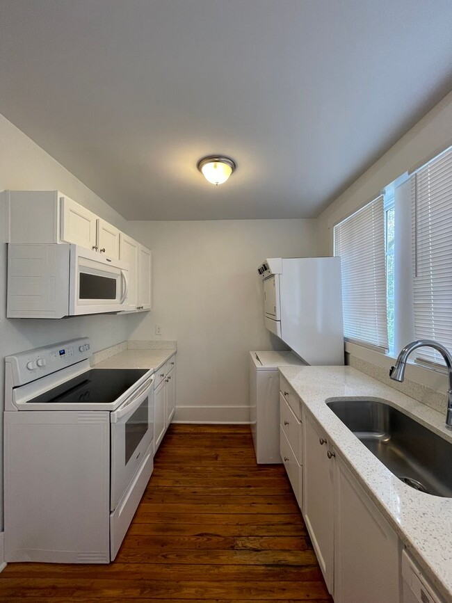 Building Photo - 1108 Boulevard-1