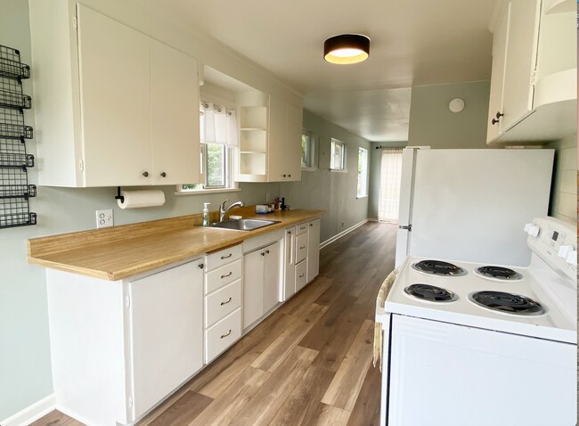 Building Photo - Laurelhurst Home