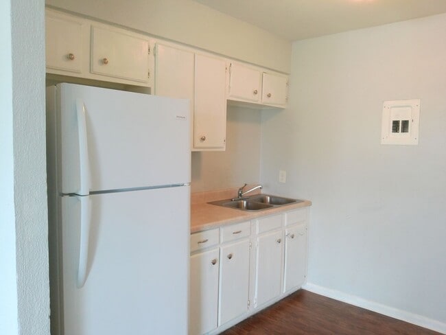 Building Photo - 2026 Waldron Rd