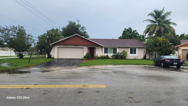 Building Photo - 6802 SW 34th Ct