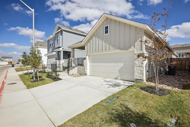 Building Photo - 2236 Delano Dr