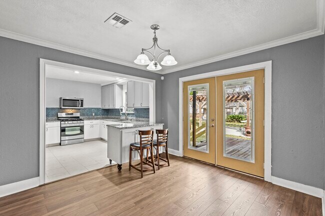 Foto del edificio - 2406 Oaklawn Dr