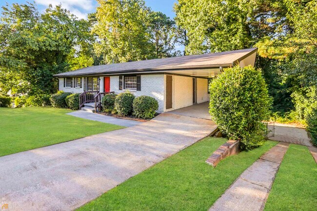 Building Photo - 3643 Hillsborough Ln