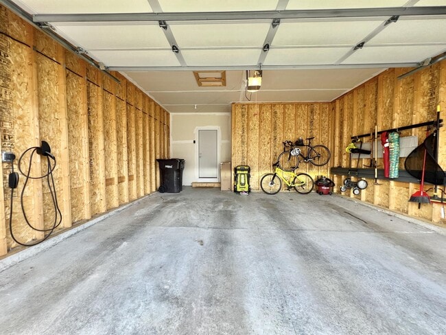 Building Photo - 2899 Bulwer Ln