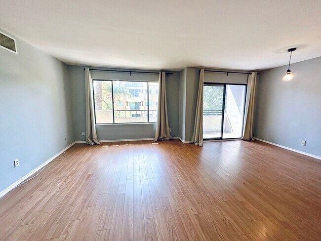 Foto del edificio - 700 Westmount Dr