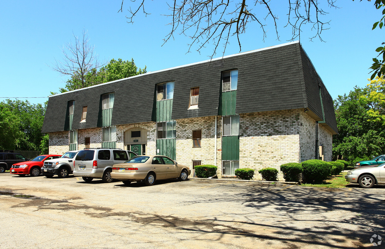 Primary Photo - Lakeview Apartments