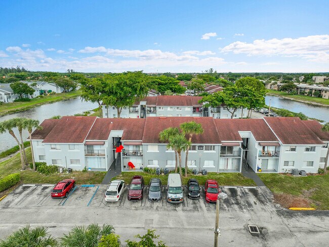 Foto del edificio - 1139 Lake Terry Dr