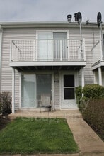 Building Photo - 440 Meadow Green Ln