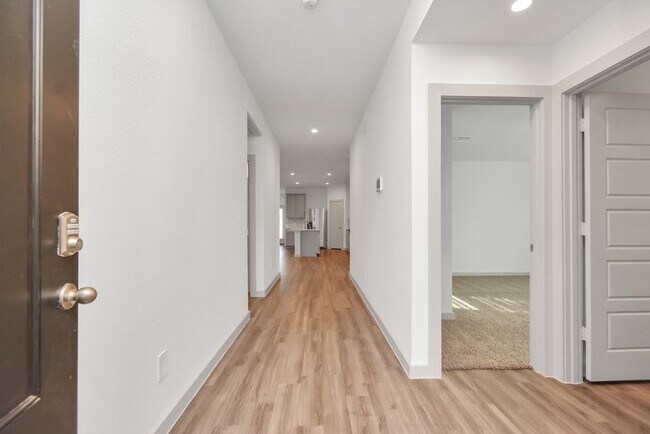 Foto del edificio - 1114 Hughes Crossing Drive