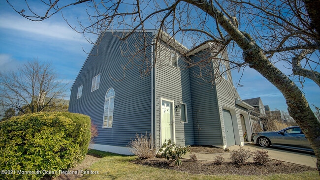Building Photo - 101 Shore Dr