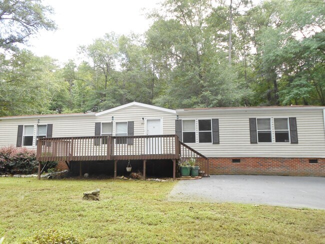 Building Photo - Large 3 Bedroom 3 Bathroom Modular Home in...