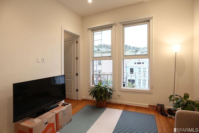 Building Photo - 593 Castro St