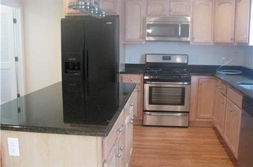 Foto del edificio - 619 N Ave Ext