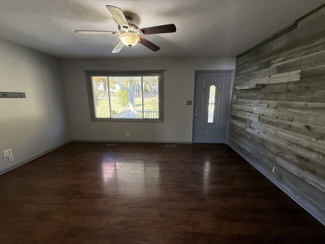 Building Photo - 602 Mitchell Dr