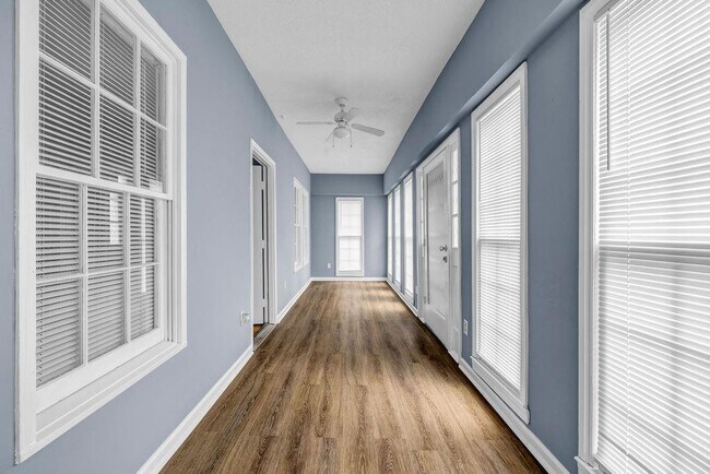 Foto del edificio - 879 Spencer St NW