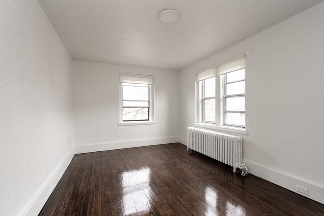 Building Photo - 122 Dowling Ave