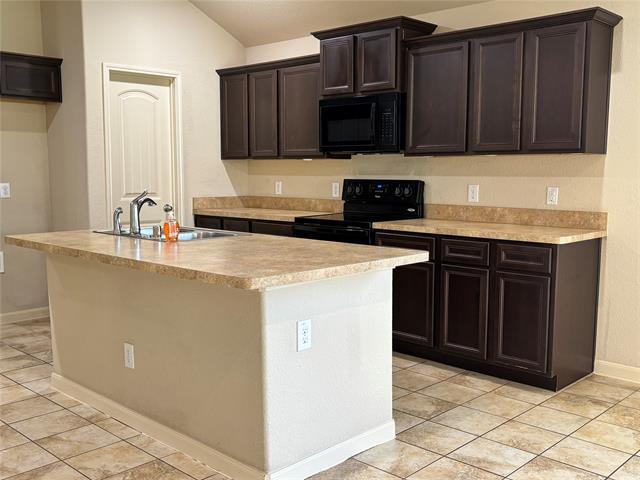 Building Photo - 5145 Royal Springs Dr
