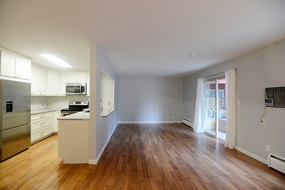 Living Room/Kitchen - 1895 Alpine Ave