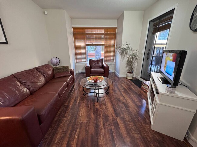 Photo du bâtiment - 11887 Burnett St