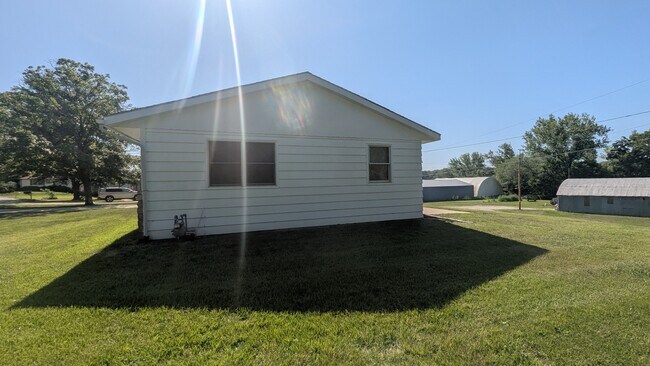 Foto del edificio - 2221 Millwood Dr