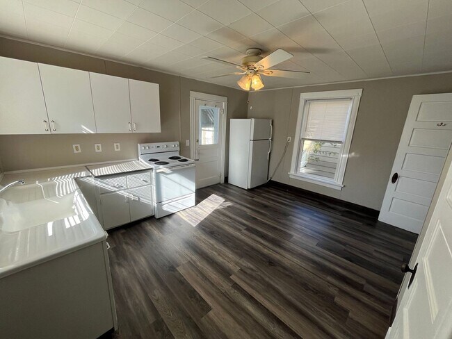 Building Photo - 11137 Spinner Ave