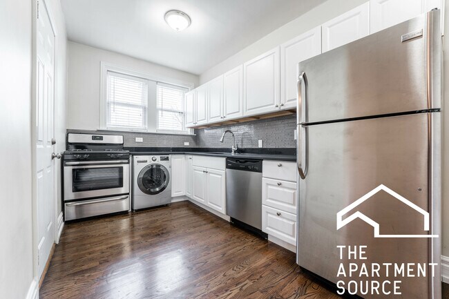 Building Photo - 3845 N Greenview