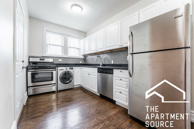 Building Photo - 3845 N Greenview