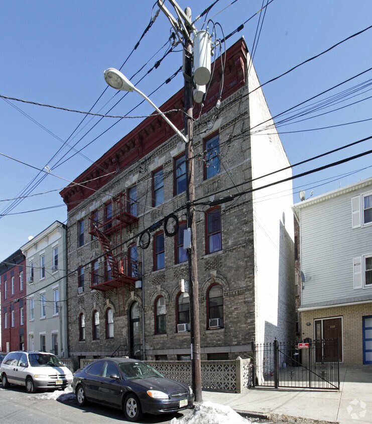 Primary Photo - 152-154 New York Ave