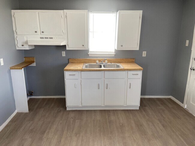 Foto del edificio - 1707 E 27th St