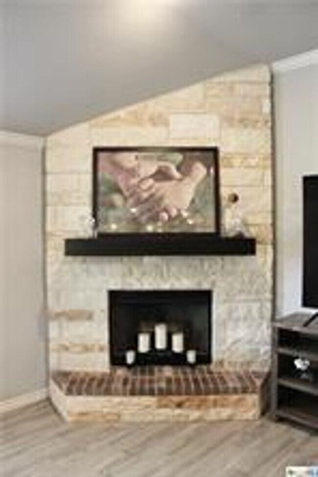 Building Photo - 4 br, 3 bath House - 5307 Colina Dr.
