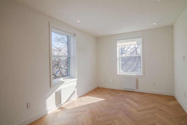 Building Photo - 590 Av. Outremont