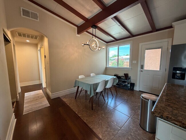 Foto del edificio - Cute 3 bedroom house in