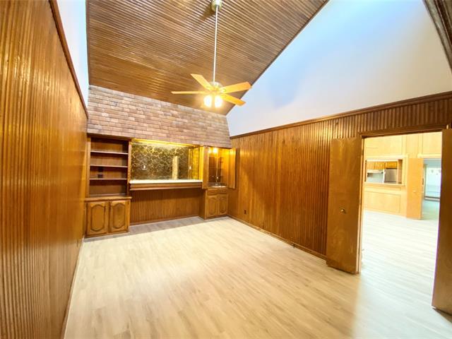 Foto del edificio - 2023 Springwood Pl