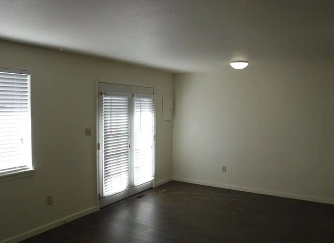 Building Photo - Duplex For Rent
