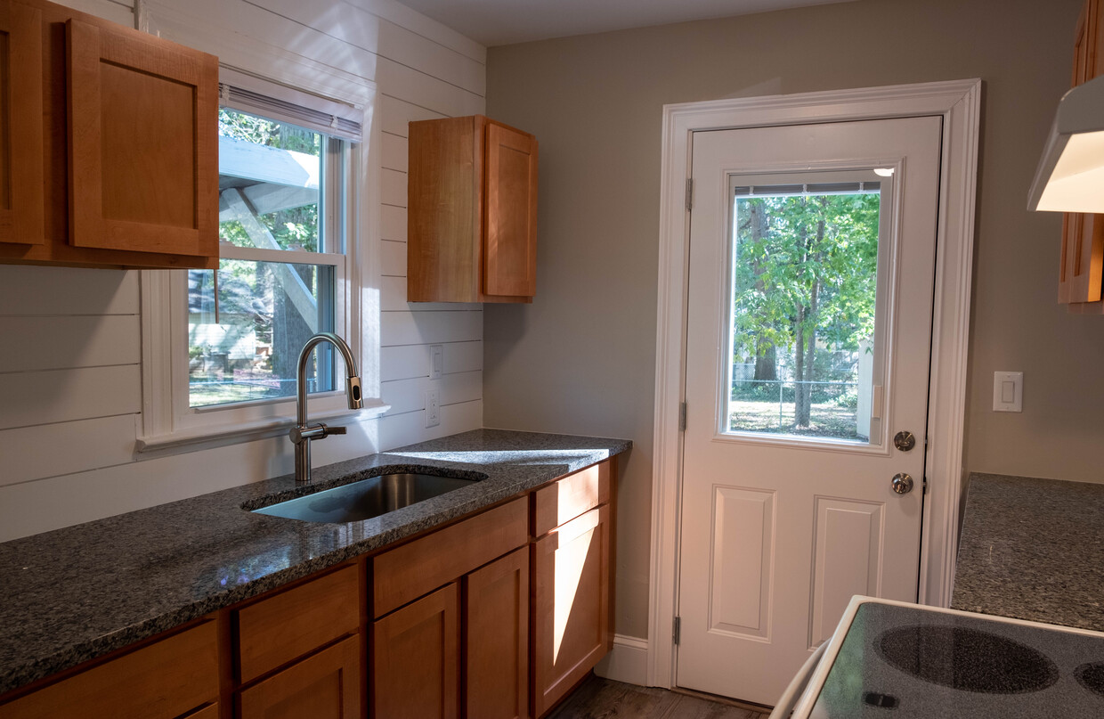 Granite Counters - 600 N Carr St