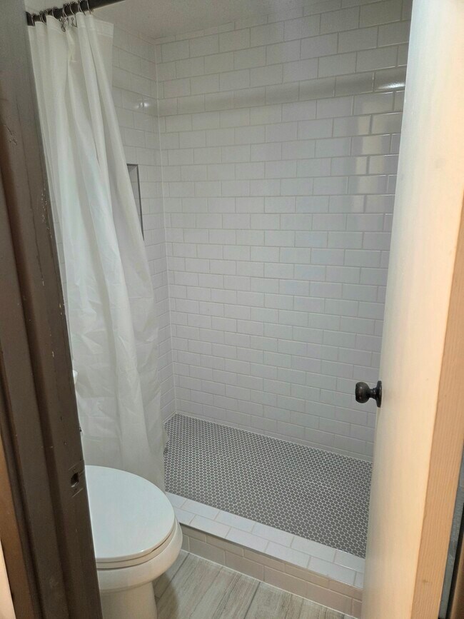 Foto del edificio - 5490 Worthington Forest Pl E