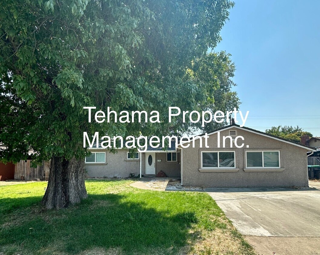 Foto principal - Charming 3 bedroom 1 bath with spacious bo...