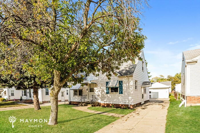 Foto principal - 905 E 210th St