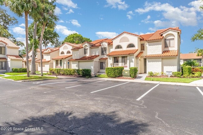 Building Photo - 1089 Country Club Dr
