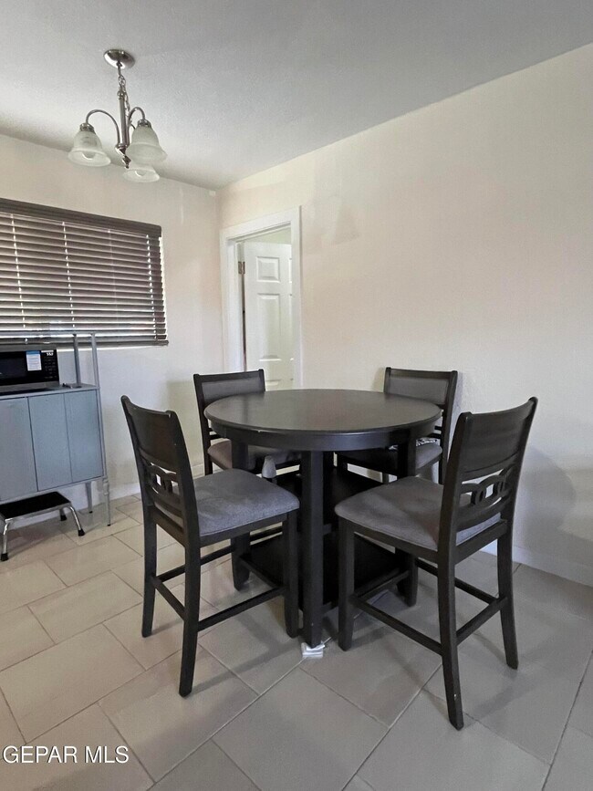 Foto del edificio - 9333 Raleigh Dr