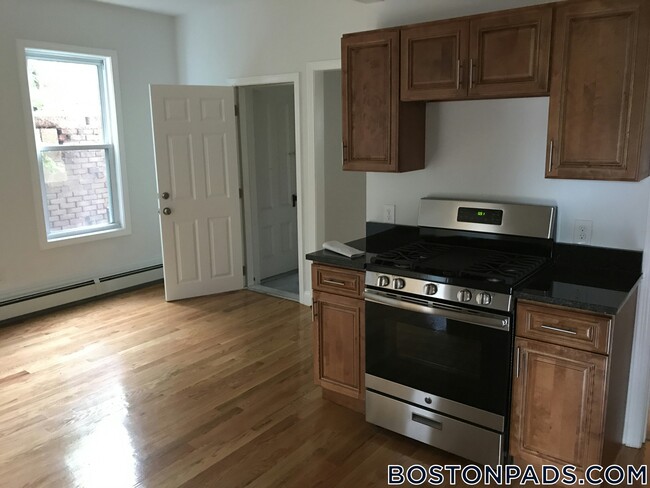 Building Photo - 58 Medford St