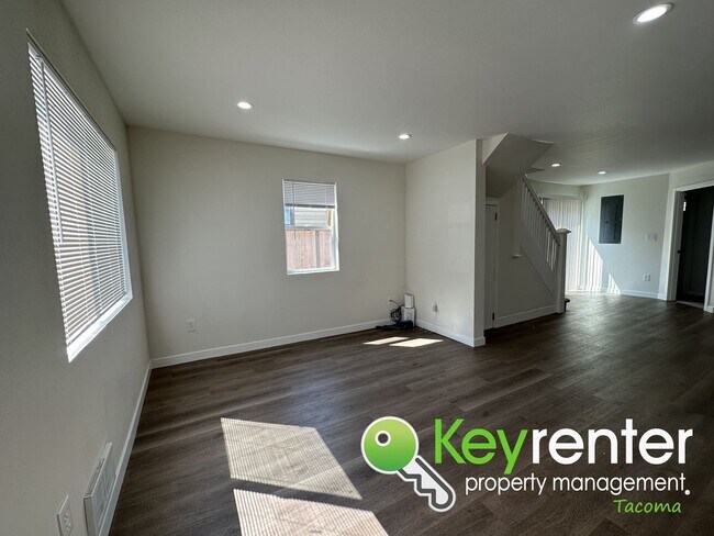 Foto del edificio - Astonishing 4Bed/2.5Bath Tacoma Home